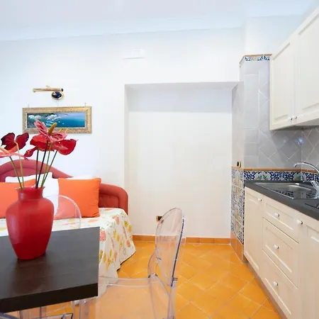 Old Square & , 73 Steps From The Street 4*