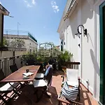 Old Square & , 73 Steps From The Street 4*