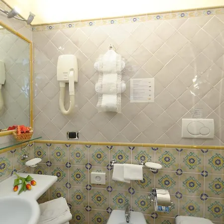 Old Square & Guest house 2*