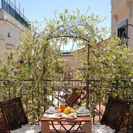 Old Square & , 73 Steps From The Street Konukevi 4*