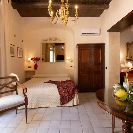 Old Square & Guest house