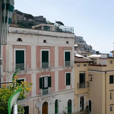 Old Square & , 73 Steps From The Street 4*