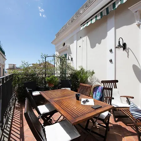 Old Square & , 73 Steps From The Street 4*