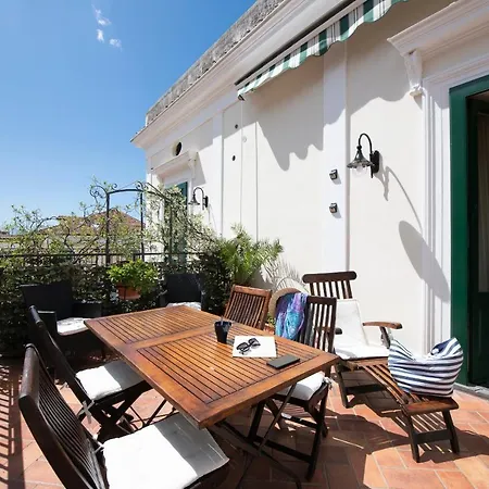 Old Square & , 73 Steps From The Street Pensión