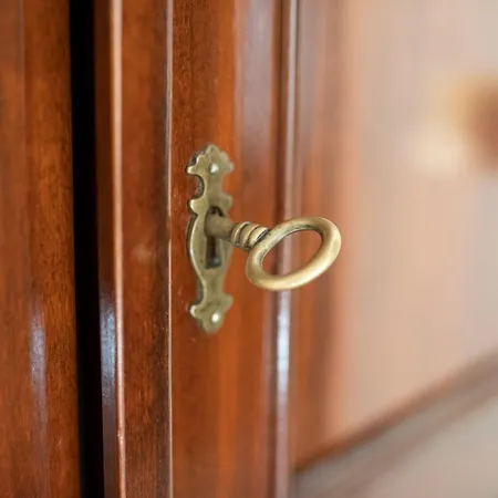 Old Square & , 73 Steps From The Street Pensión 4*