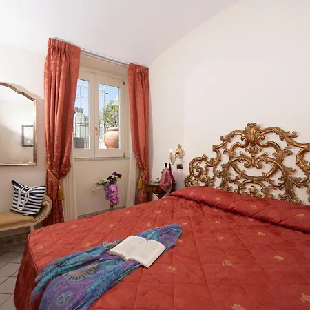 Pensión Old Square & , 73 Steps From The Street