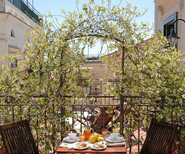 Old Square & , 73 Steps From The Street بيت ضيافة 4*