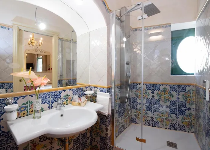 Old Square & , 73 Steps From The Street 4*