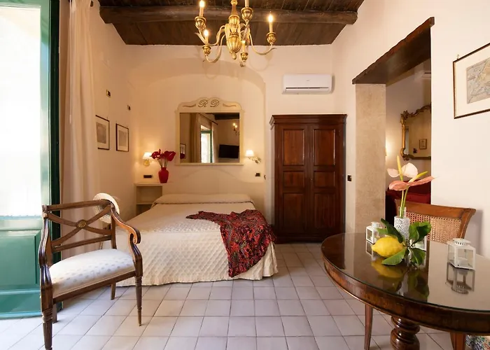 Old Square & , 73 Steps From The Street بيت ضيافة