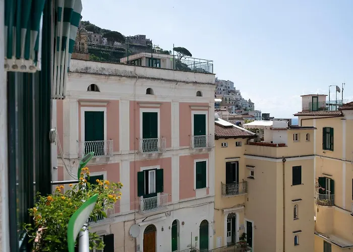 Old Square & , 73 Steps From The Street 4*