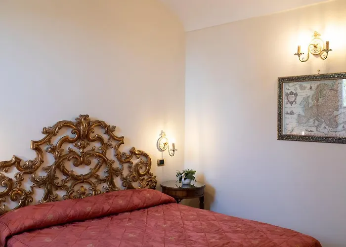 Old Square & , 73 Steps From The Street Affittacamere 4*