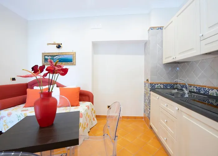 Old Square & , 73 Steps From The Street 4*