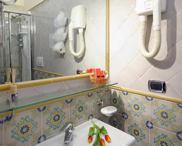 Old Square & , 73 Steps From The Street Gæstehus