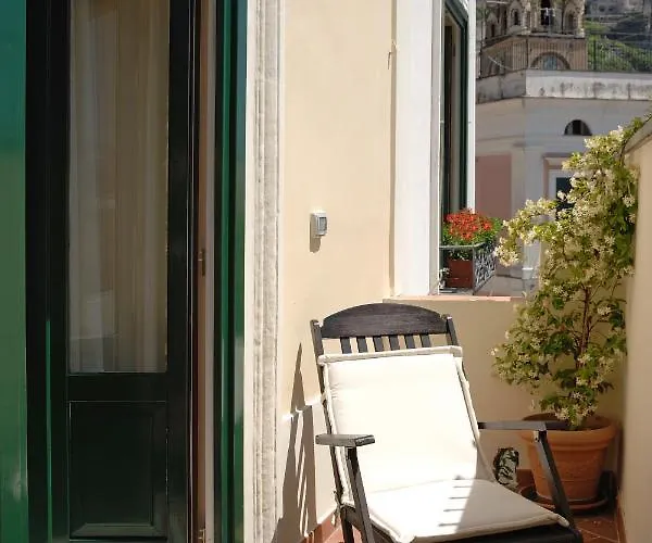 Old Square & , 73 Steps From The Street Gæstehus 4*