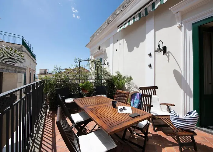 Old Square & , 73 Steps From The Street 4*