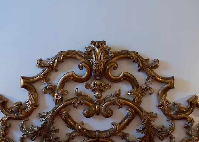 Old Square & , 73 Steps From The Street 4*