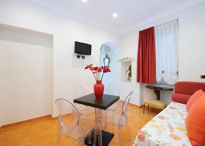 Πανσιόν Old Square & , 73 Steps From The Street 4*